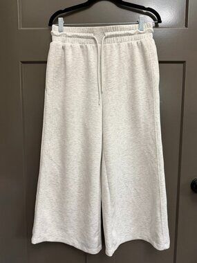 Danskin Wide‑Leg Crop Lounge Pants | Gray | Elastic Waist | Medium | NWOT